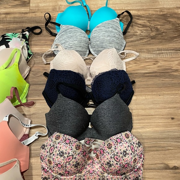 Victoria secret Bras - Picture 3 of 3